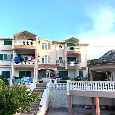 Apartments Bilo - Jela & Ivan Dolac ภายนอก รูปภาพ