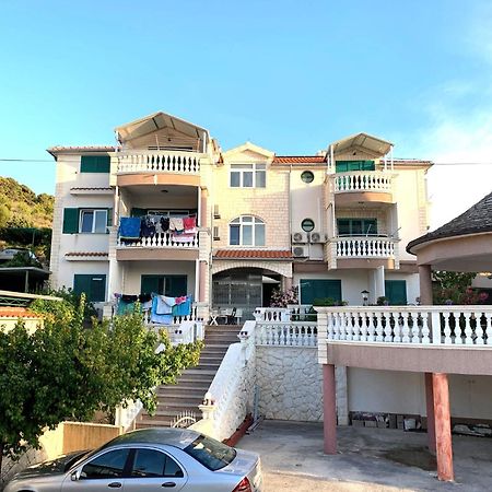 Apartments Bilo - Jela & Ivan Dolac ภายนอก รูปภาพ