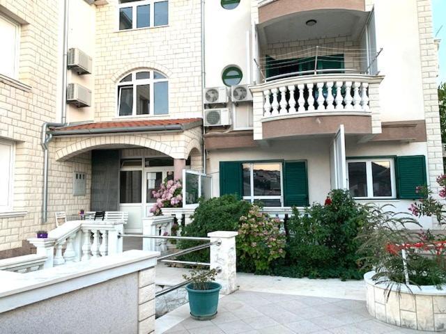 Apartments Bilo - Jela & Ivan Dolac ภายนอก รูปภาพ