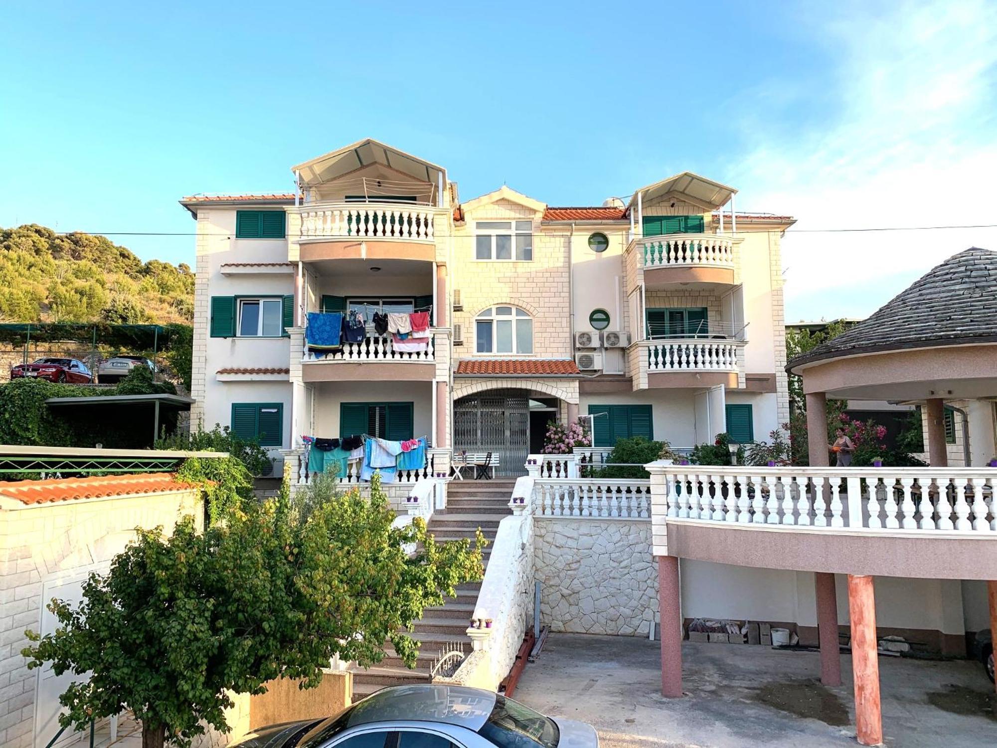 Apartments Bilo - Jela & Ivan Dolac ภายนอก รูปภาพ