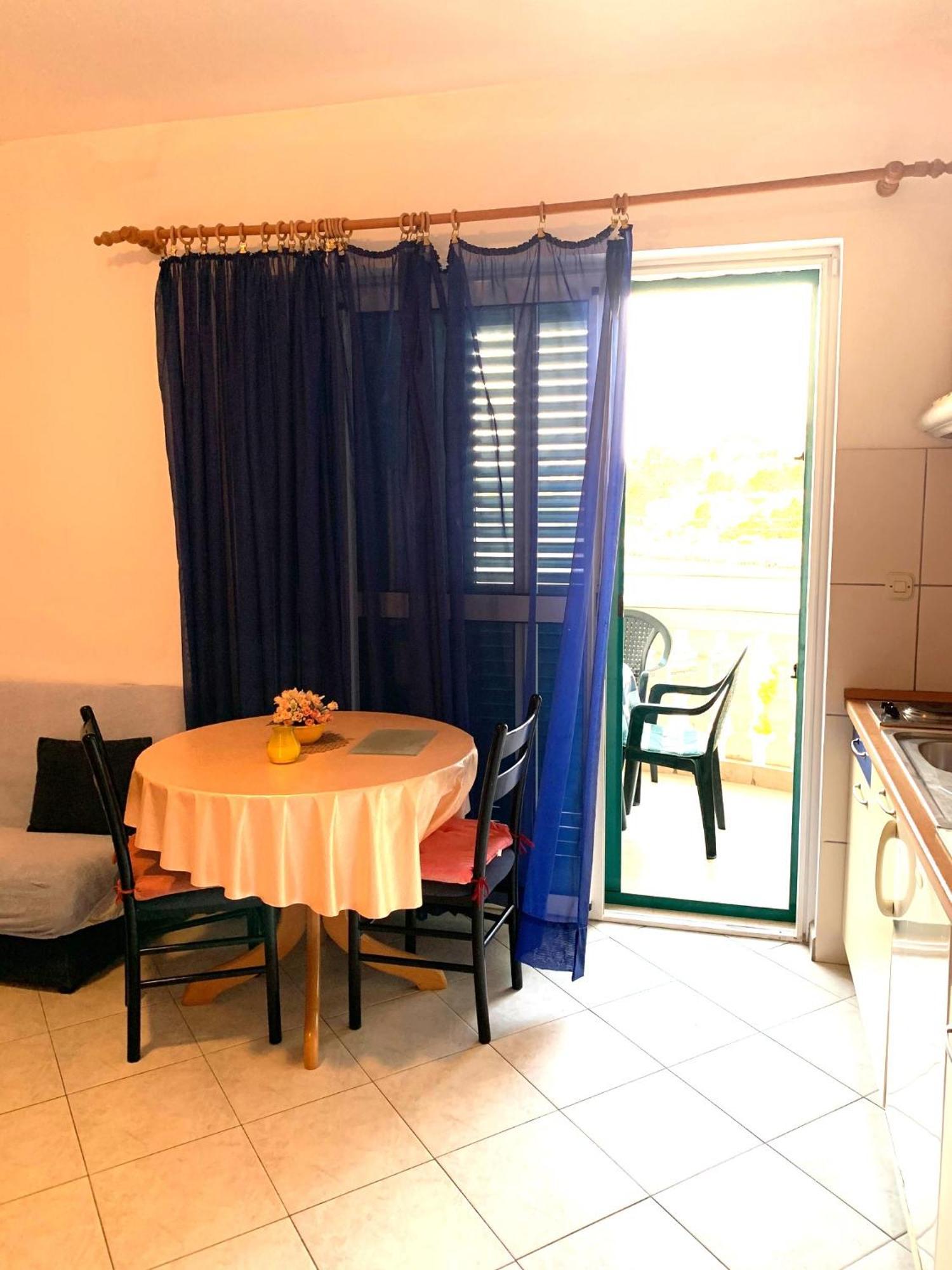 Apartments Bilo - Jela & Ivan Dolac ภายนอก รูปภาพ
