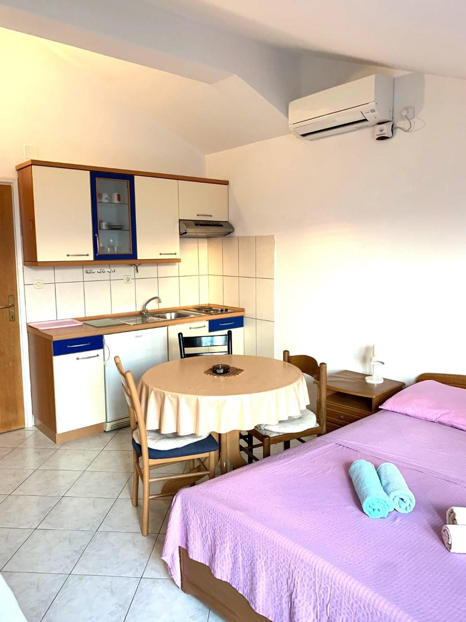 Apartments Bilo - Jela & Ivan Dolac ภายนอก รูปภาพ
