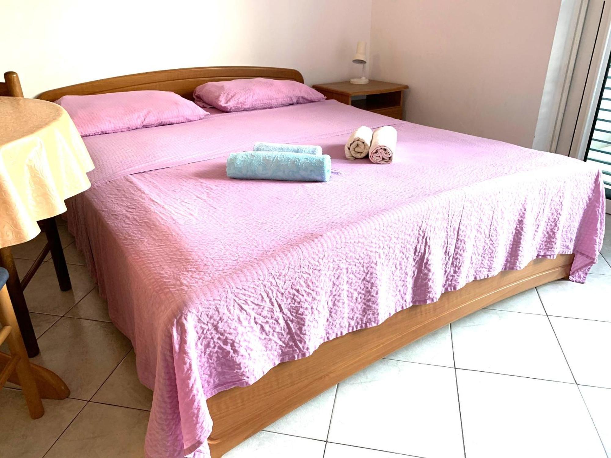 Apartments Bilo - Jela & Ivan Dolac ภายนอก รูปภาพ