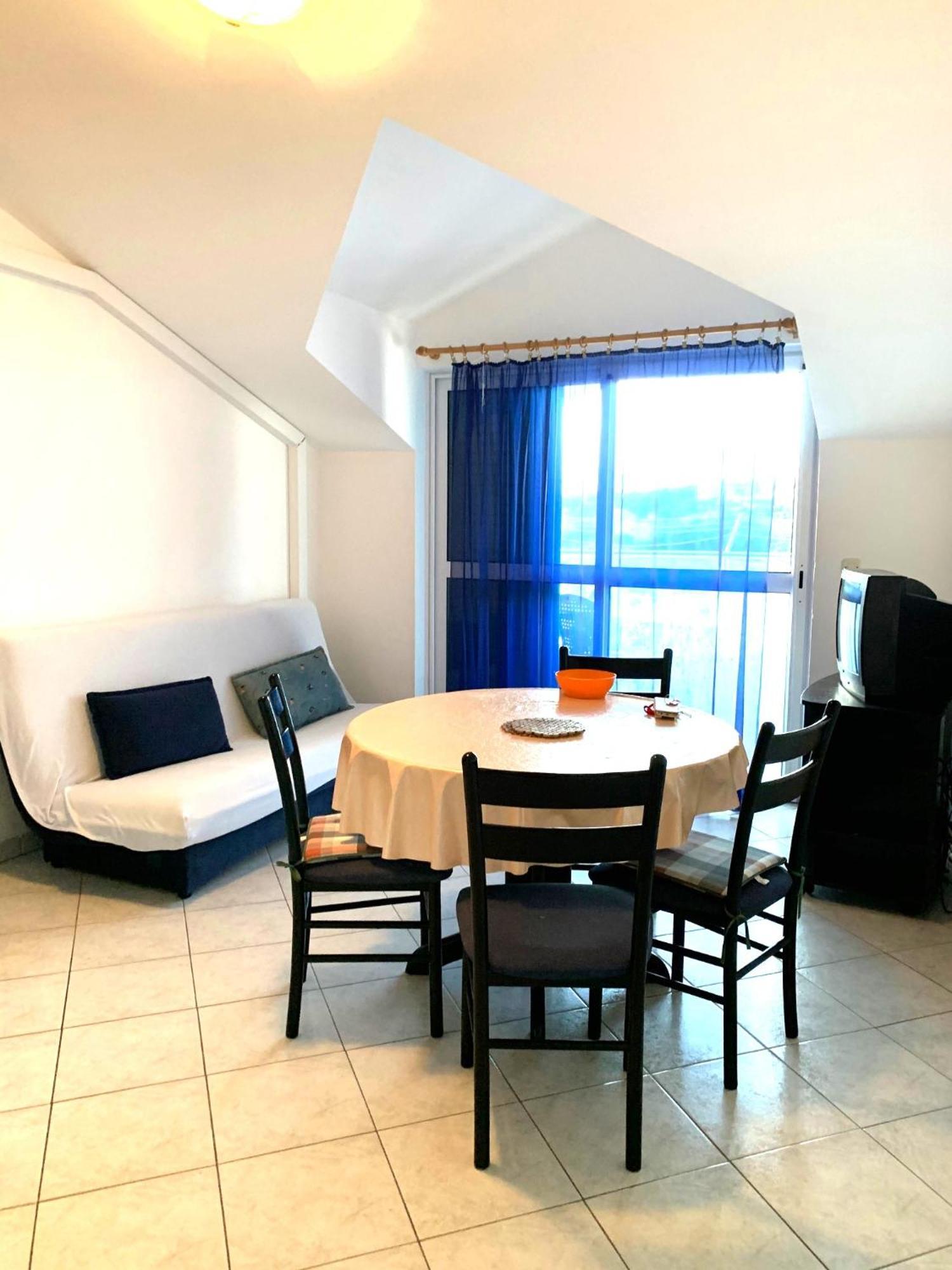 Apartments Bilo - Jela & Ivan Dolac ภายนอก รูปภาพ
