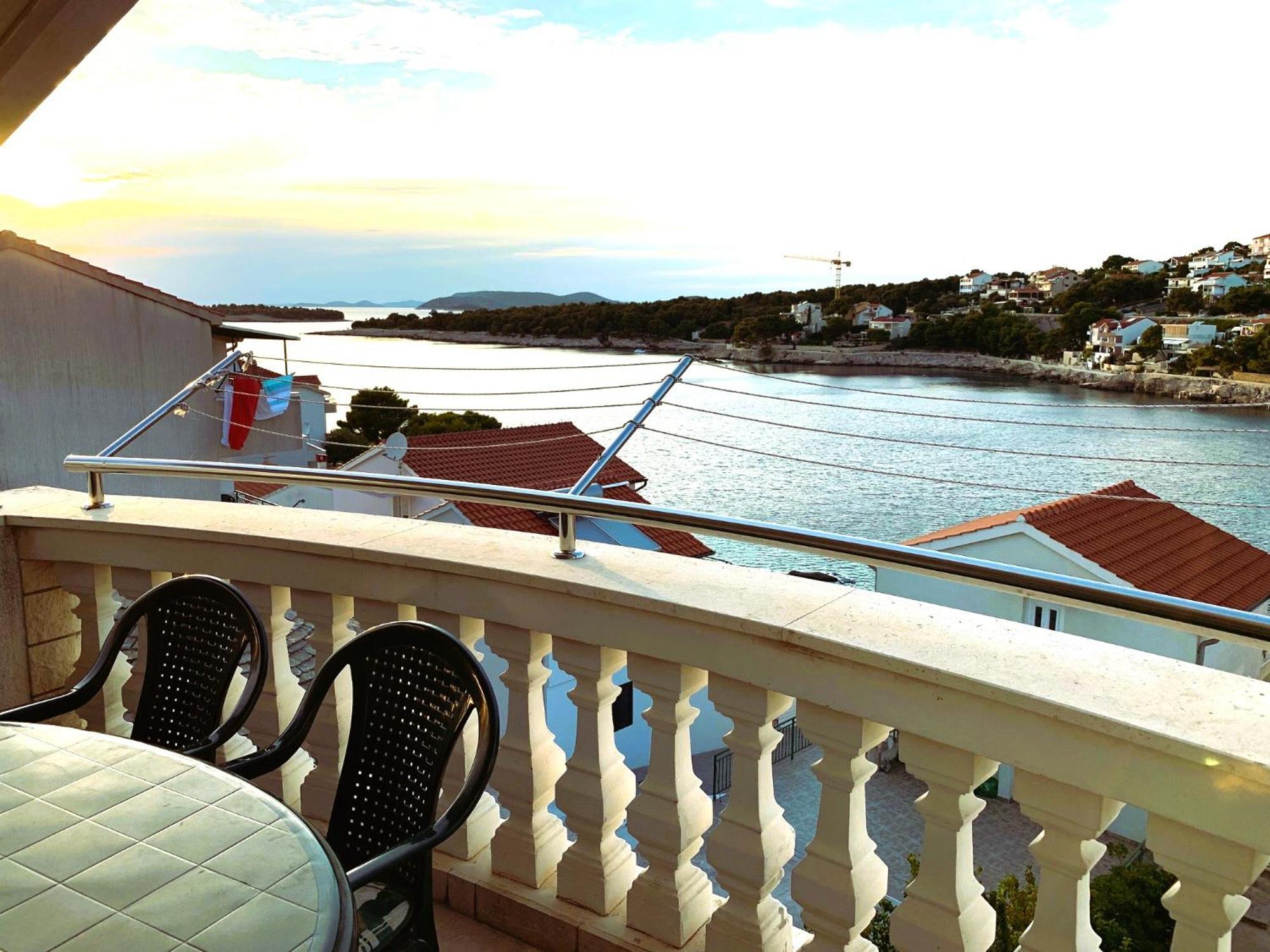 Apartments Bilo - Jela & Ivan Dolac ภายนอก รูปภาพ