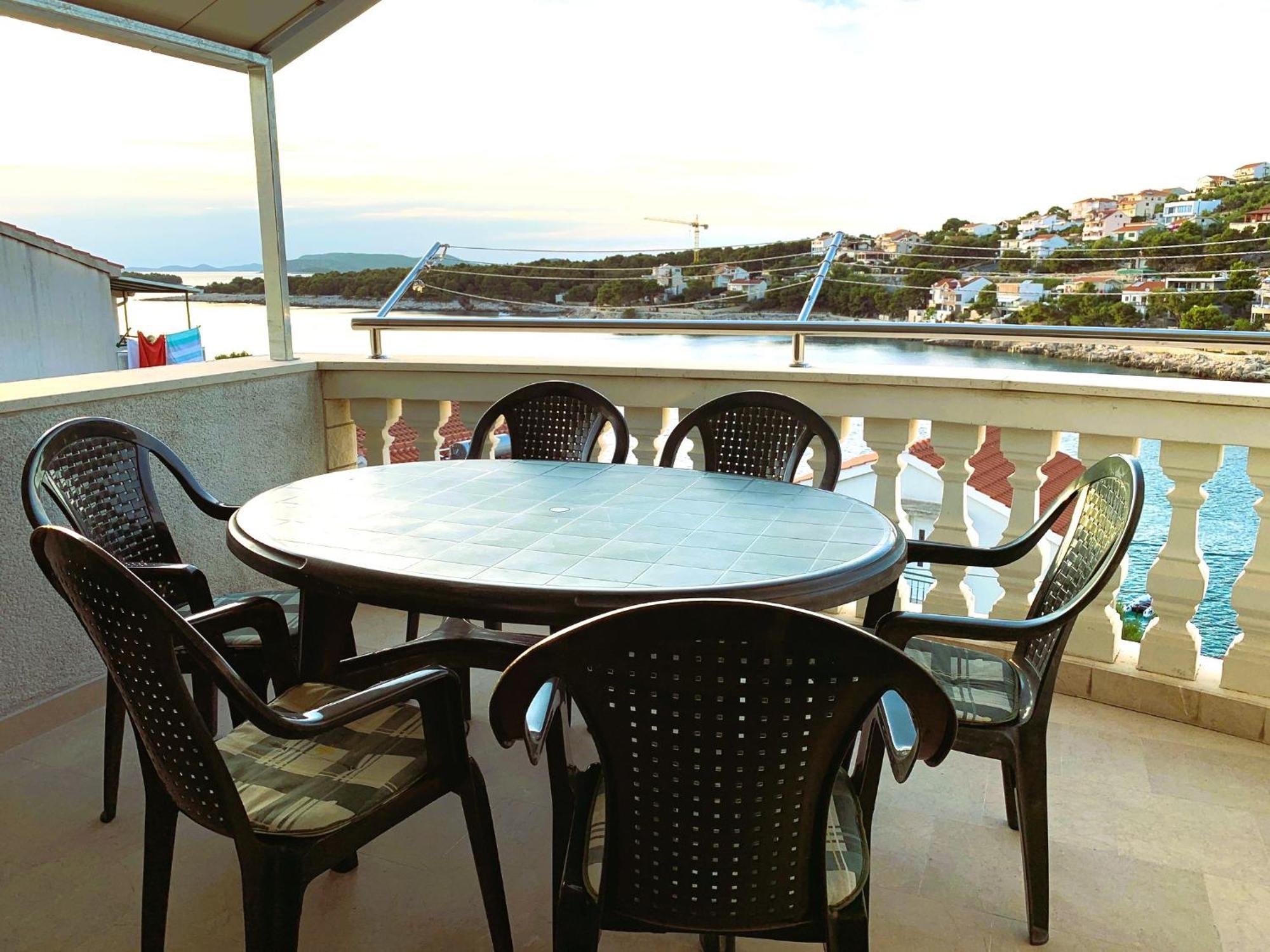Apartments Bilo - Jela & Ivan Dolac ภายนอก รูปภาพ